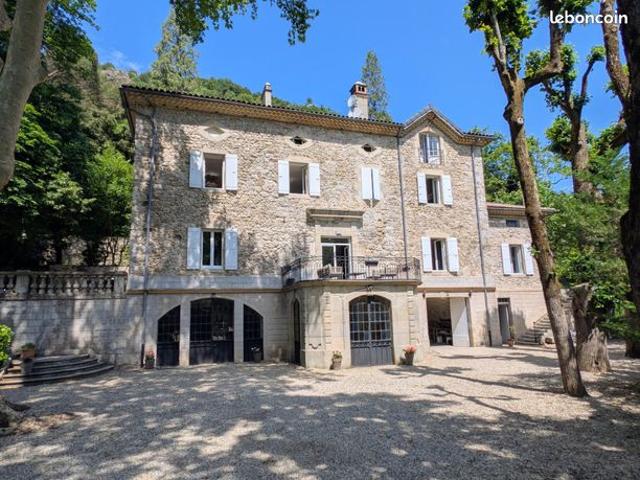 Propriété 11 pièces 528 m²