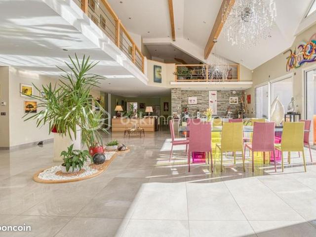 Propriété 11 pièces 657 m²