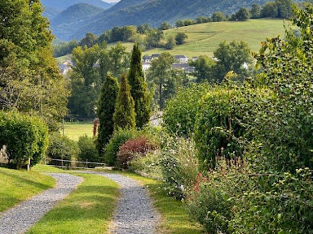 Propriété avec piscine et jardin