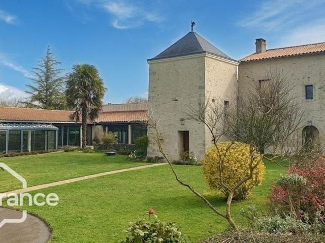 Propriété 12 pièces proche de Thouars 79 un lieu d’excepti. 291m² Thouars