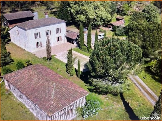 Propriété 12 pièces 244 m²