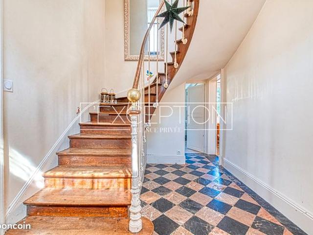 Propriété 12 pièces 259 m²
