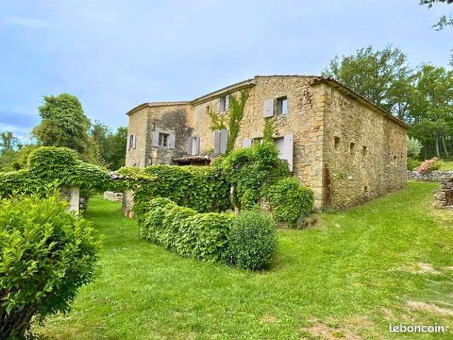 Propriété 12 pièces 273 m²