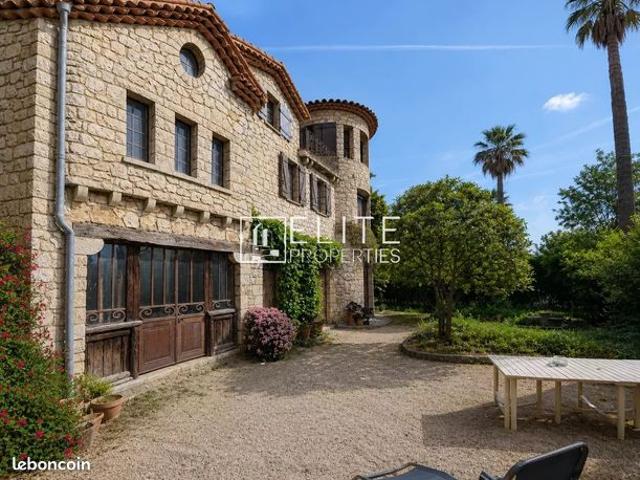 Propriété 12 pièces 277 m²