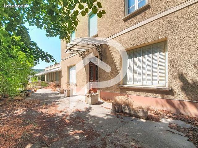 Propriété 12 pièces 276 m²