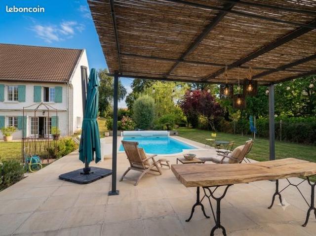 Propriété 12 pièces 284 m²