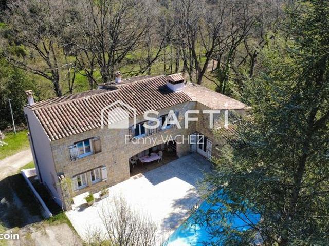 Propriété 12 pièces 292 m²