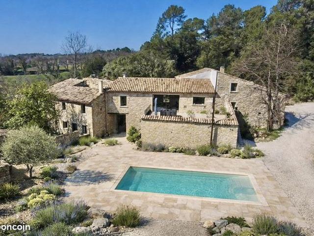 Propriété 12 pièces 203 m²