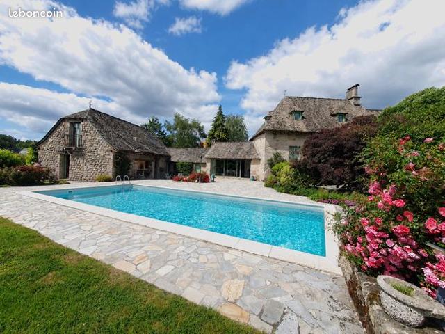 Propriété 12 pièces 230 m²