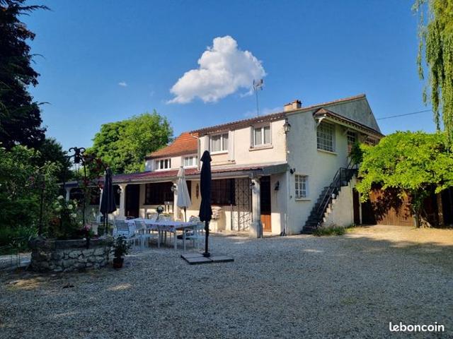 Propriété 12 pièces 230 m²