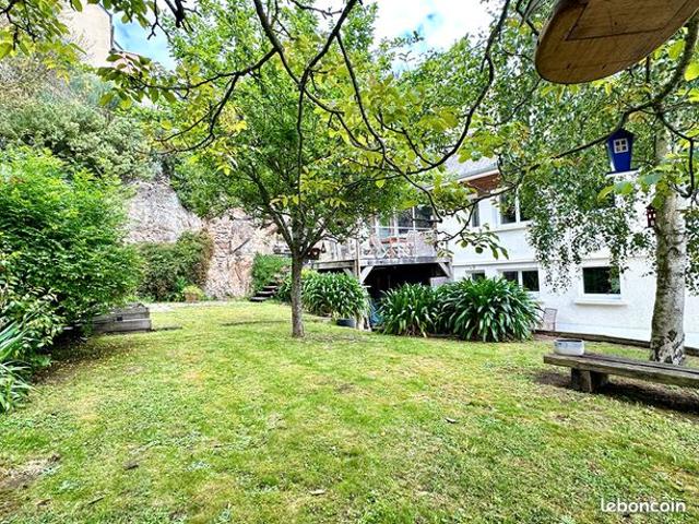Propriété 12 pièces 230 m²