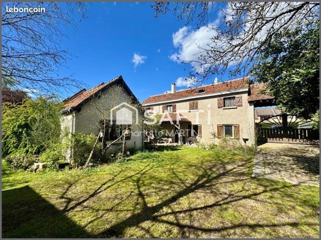 Propriété 12 pièces 237 m²