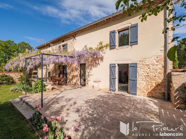 Propriété 12 pièces 363 m²