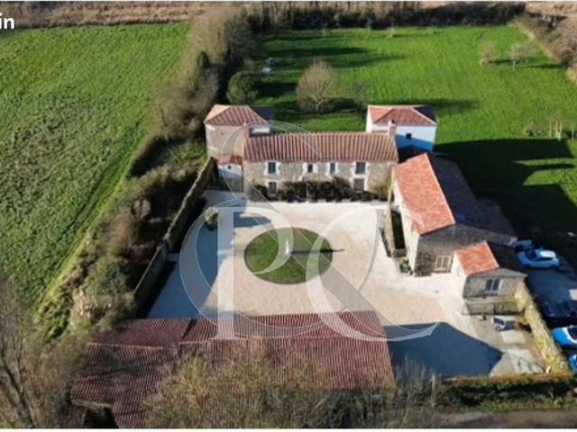 Propriété 12 pièces 373 m²