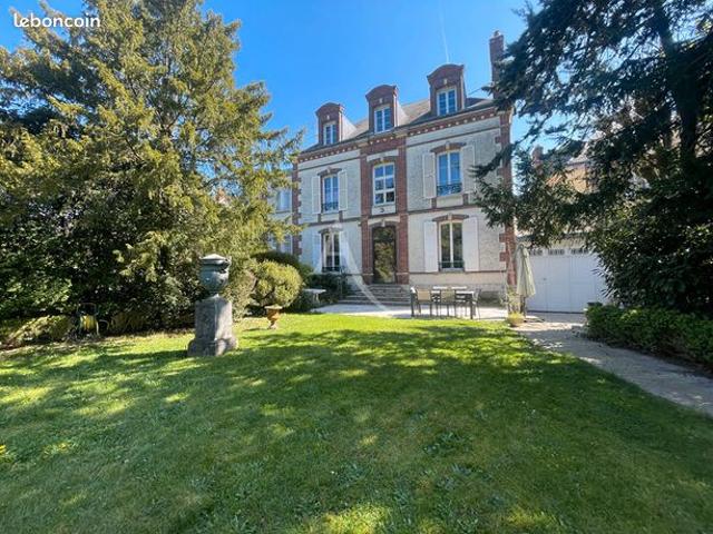 Propriété 12 pièces 300 m²