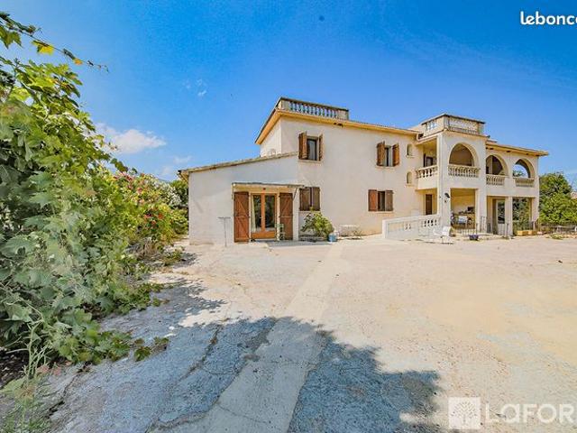Propriété 12 pièces 300 m²