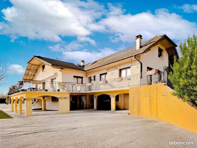 Propriété 12 pièces 300 m²