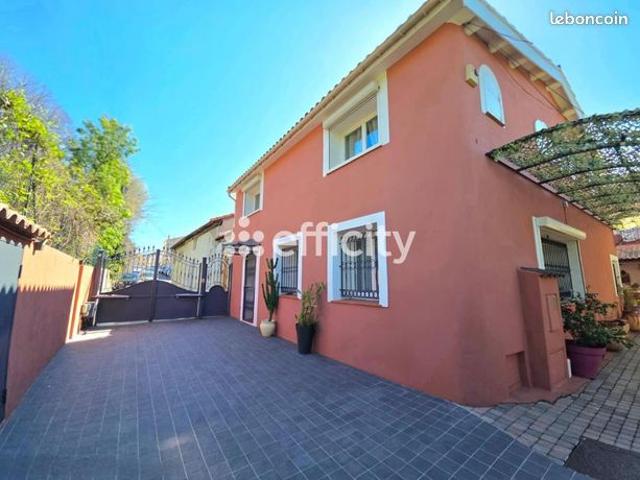 Propriété 12 pièces 304 m²