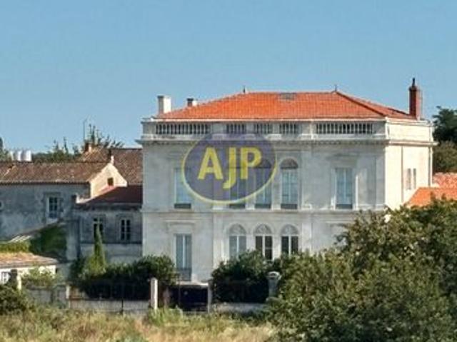Propriété 12 pièces 327 m²