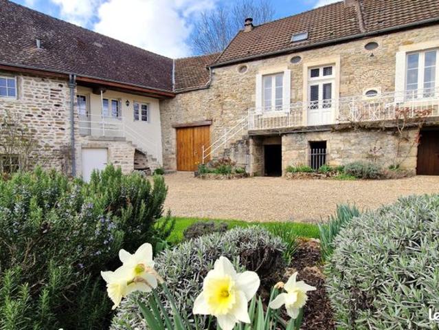 Propriété 12 pièces 324 m²