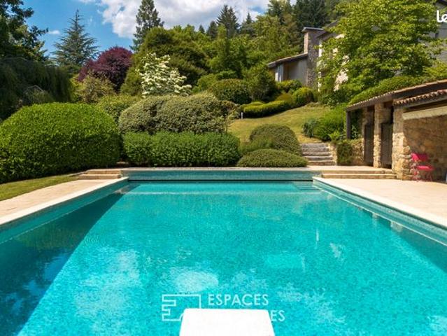 Propriété 12 pièces 328 m²