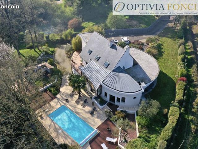 Propriété 12 pièces 330 m²