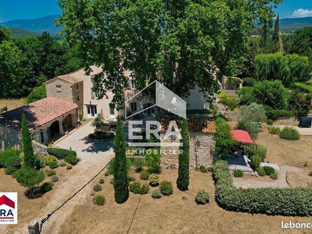 Propriété 12 pièces 447 m²