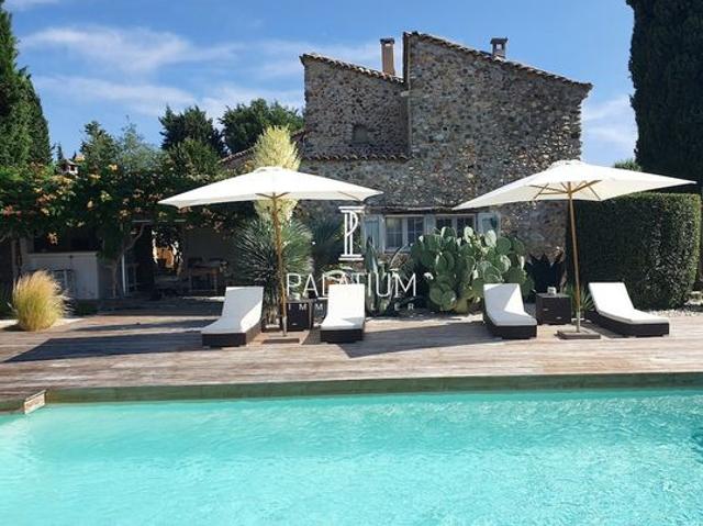 Propriété 12 pièces 467 m²