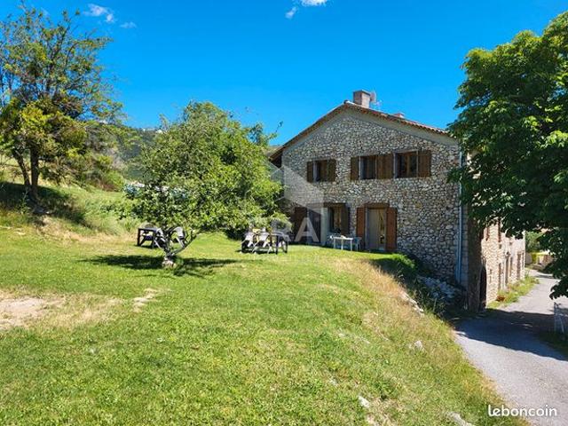 Propriété 12 pièces 538 m²