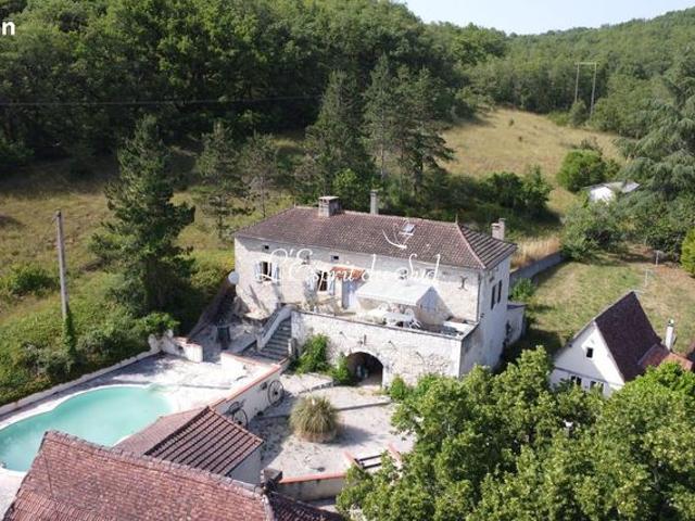 Propriété 13 pièces 157 m²