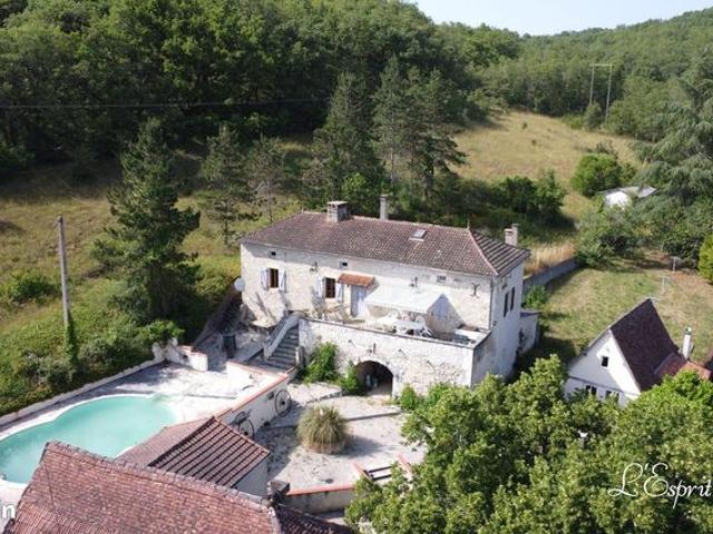 Propriété 13 pièces 157 m²