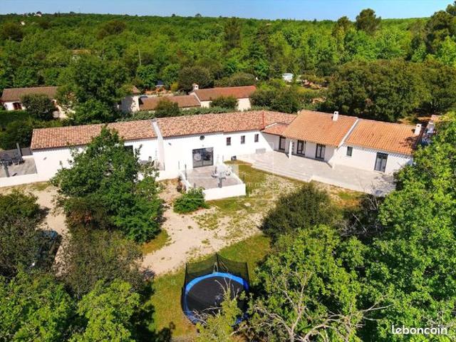 Propriété 13 pièces 244 m²