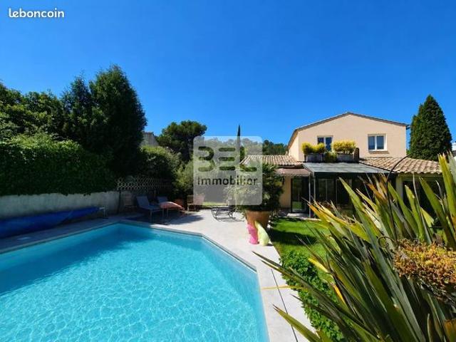 Propriété 13 pièces 261 m²