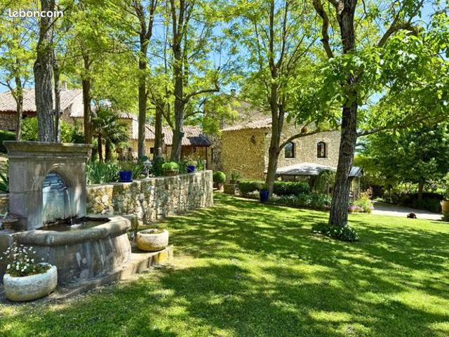 Propriété 13 pièces 300 m²