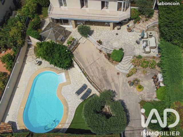 Propriété 13 pièces 327 m²
