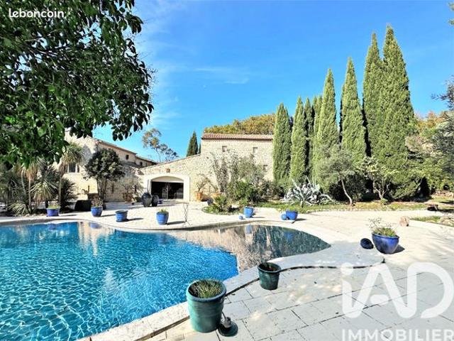 Propriété 13 pièces 326 m²