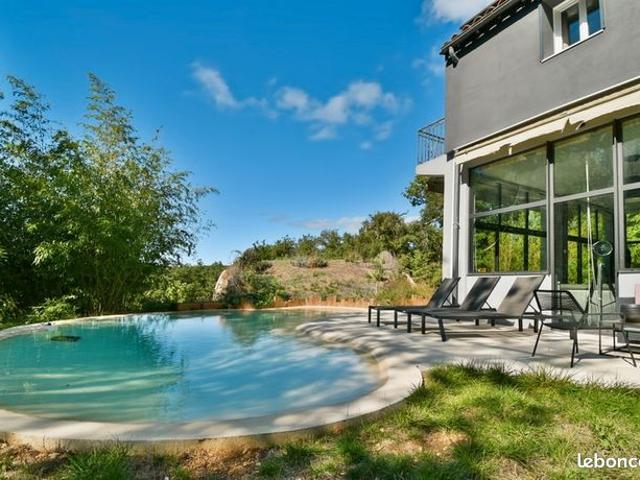 Propriété 13 pièces 330 m²