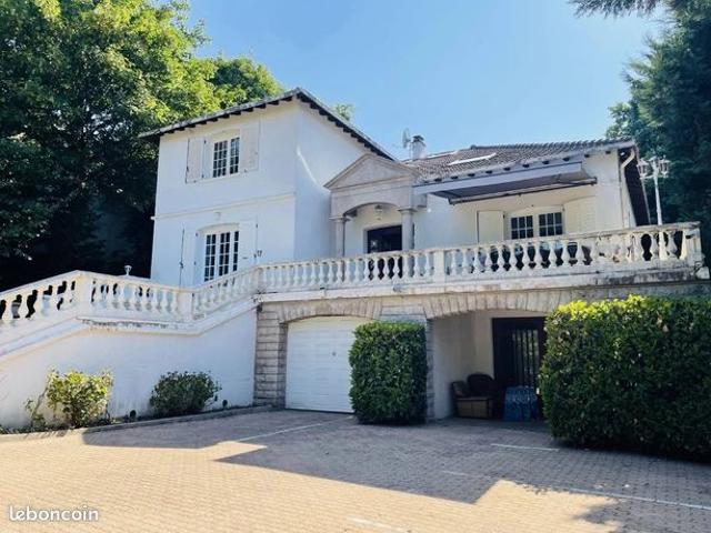 Propriété 13 pièces 590 m²