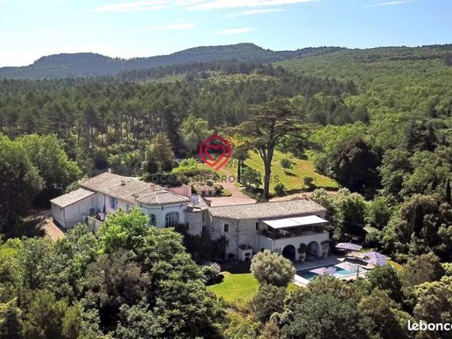 Propriété 14 pièces 1000 m²
