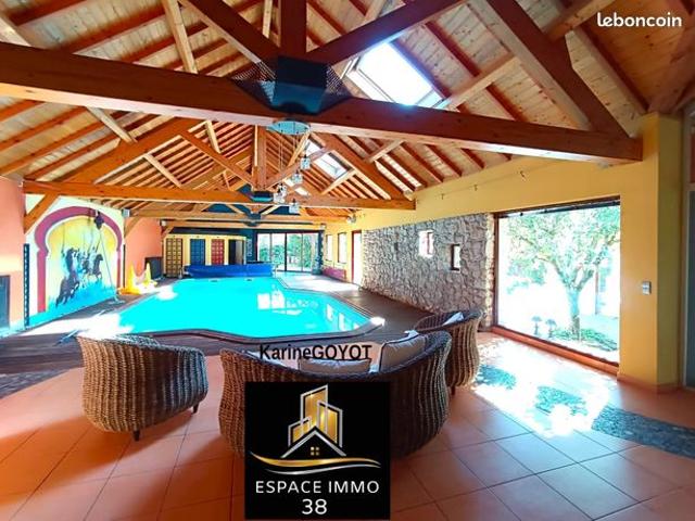 Propriété 14 pièces 271 m²