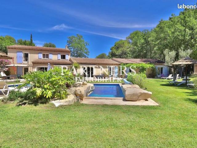 Propriété 14 pièces 320 m²