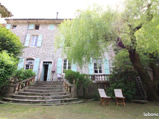 Propriété 14 pièces 675 m²