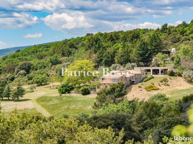 Propriété 15 pièces 450 m²