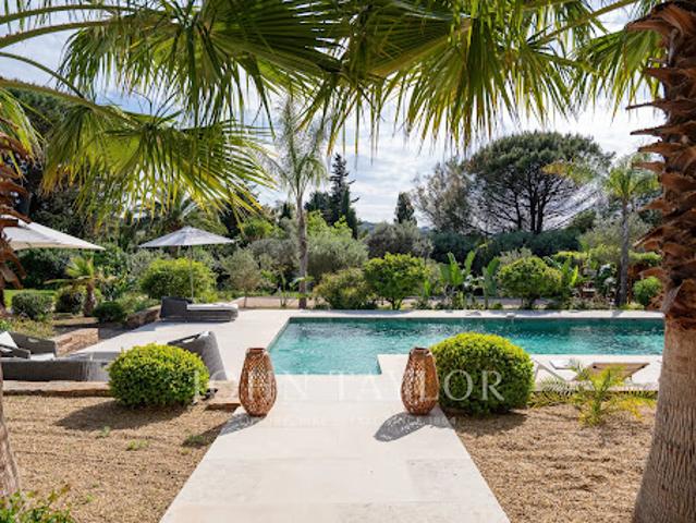 Propriété avec piscine et jardin