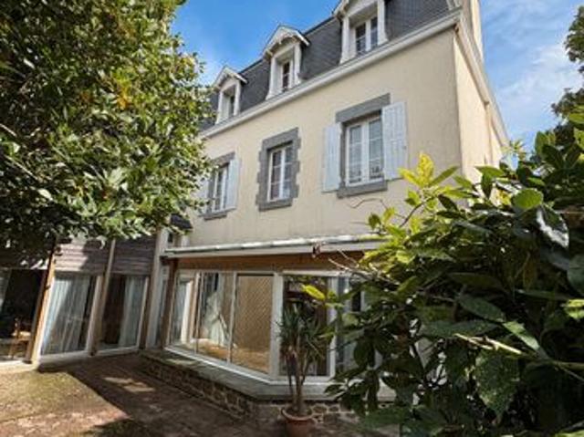 Propriété 17 pièces 243 m²