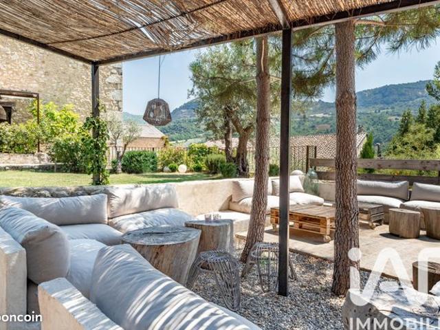 Propriété 18 pièces 596 m²