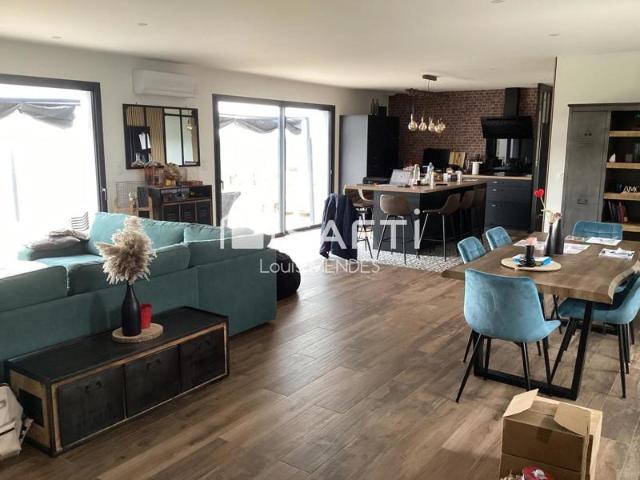 Propriété maison contemporaine de 193 m2, studio séparé, terrain de 5085 m²