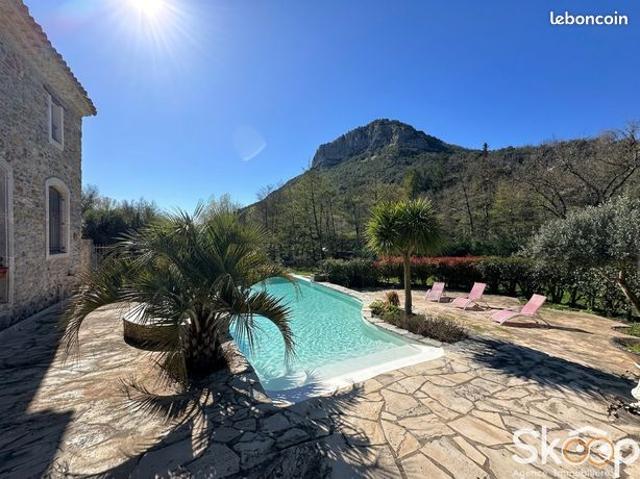 Propriété 19 pièces 550 m²