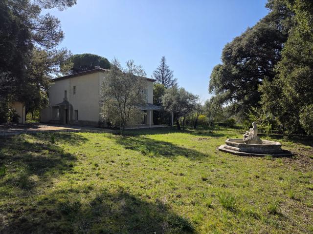 Propriété 6700m² de terrain garage