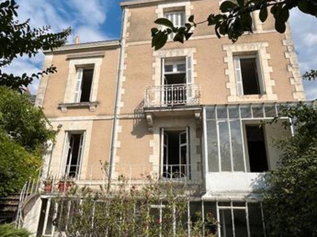 Propriété 235 m² POITIERS
